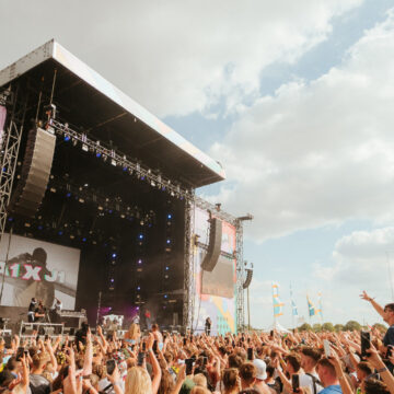 Thousands of Festival-Goers Enjoy Music and Sunshine at the 12th Sundown Festival